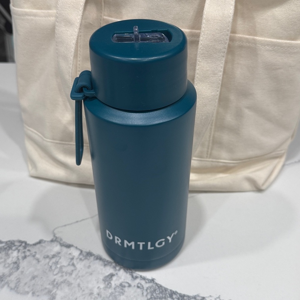 DRMTLGY Teal Box Accessories Gift Set Mug Water Bottle Foot Cream Tote Hair Clip - Picture 6 of 7
